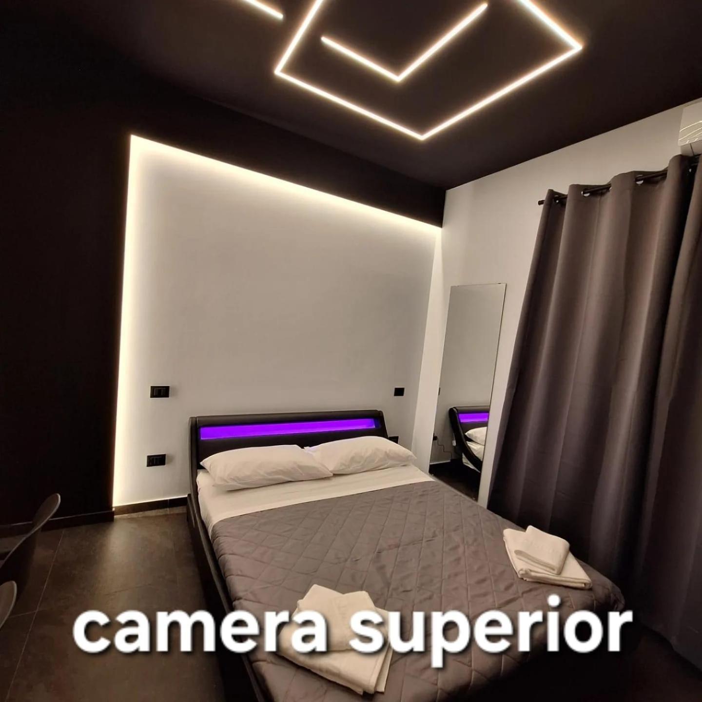 Dark & Light Rooms & Luxury Suites Катанія Екстер'єр фото