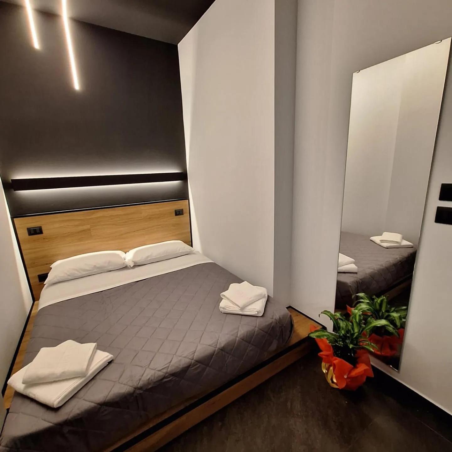 Dark & Light Rooms & Luxury Suites Катанія Екстер'єр фото