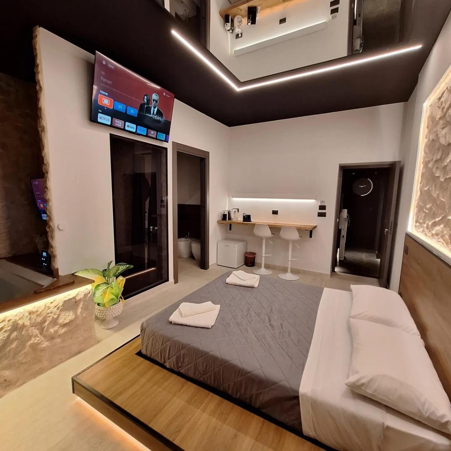 Dark & Light Rooms & Luxury Suites Катанія Екстер'єр фото
